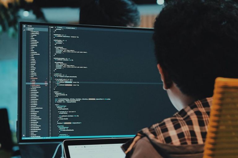 Mengapa Coding Menjadi Kunci Inovasi di Dunia Teknologi?